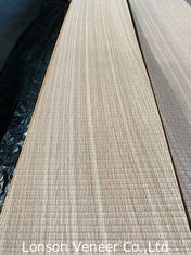 El roble blanco aserrado cuarto ISO9001 chapea la chapa de madera de los muebles de 0.7m m