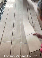 Uso blanco de la hoja de la puerta de la anchura de Ash Wood Veneer Flat Cut el 10cm de la humedad del 12%