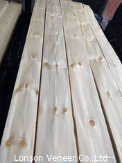 El plano de madera natural de la chapa del OEM cortó longitud de la humedad los 250cm del pino nudoso el 12%