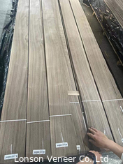 el panel de madera de la anchura de la chapa el 14cm de la nuez americana de 0.42m m grado B para los muebles