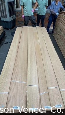 Panel de madera de roble rojo con carilla de quercus de 0,5 mm grado AA en stock 100.000 m2