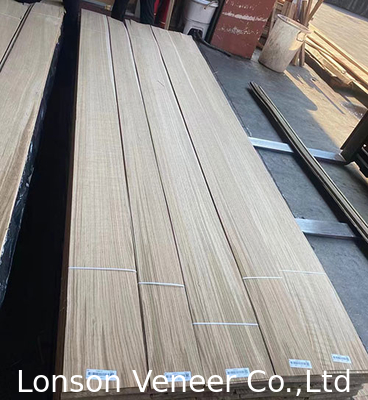 El interior del gabinete rústico de roble blanco de 0,5 mm Veneer de madera de grado de densidad media
